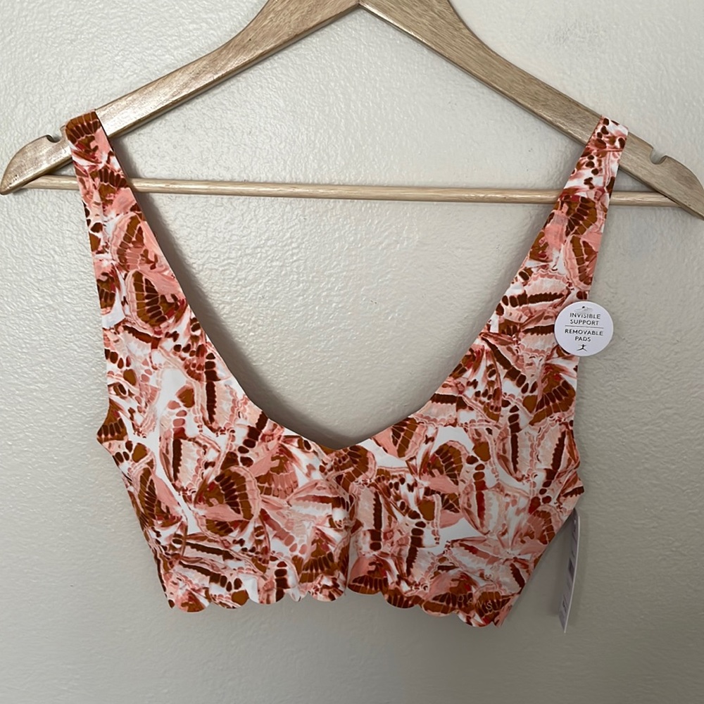 NWT Danskin Invisible Support Bra. Medium